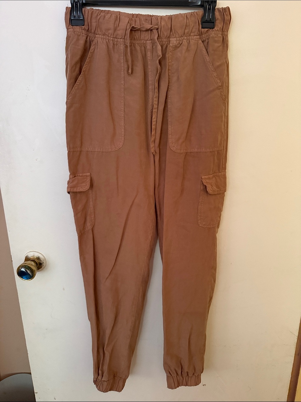 Thread & Supply Women’s Elastic Cargo Jogger Pants in Rust Brown
